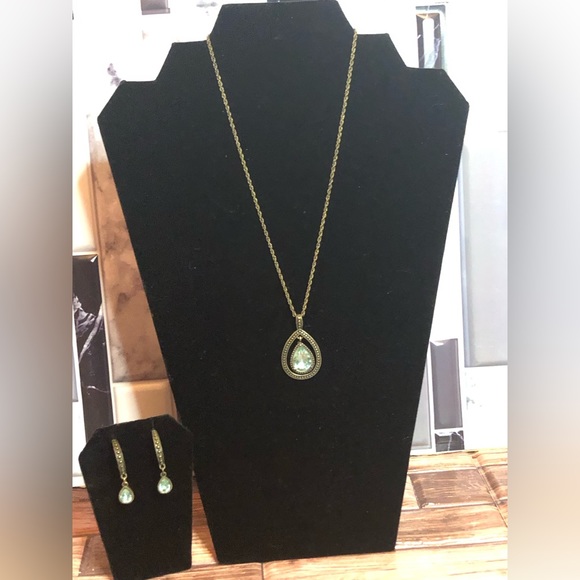 2 Piece Costume Jewelry Set - Picture 2 of 7